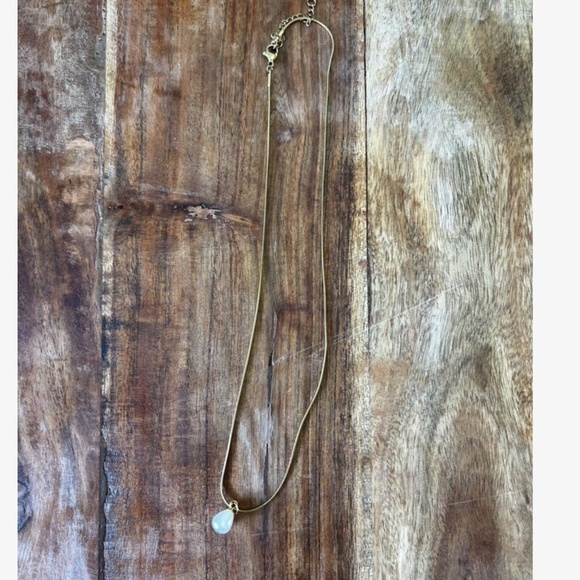 Luxe 18k Gold Plated Stainless Steel Faux Pearl Earrings Necklace Set - Picture 3 of 4